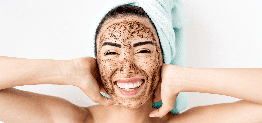 Esfolia e illumina: i migliori scrub e peeling per ogni tipo di pelle